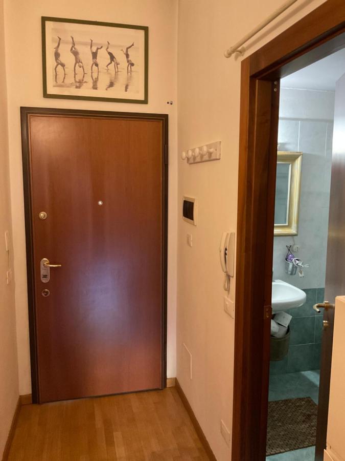 ミラノIsolab: Monolocale In Zona Isolaアパートメント エクステリア 写真